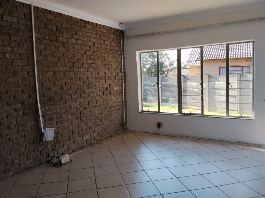 To Let 3 Bedroom Property for Rent in Oos Einde North West